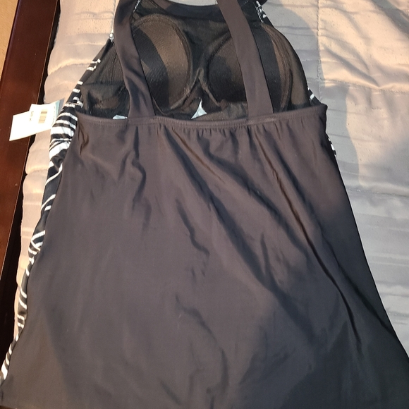 NWT!! Bathing Suit Top! BLACK & WHITE Halter Tankini NWT!! - Picture 4 of 8